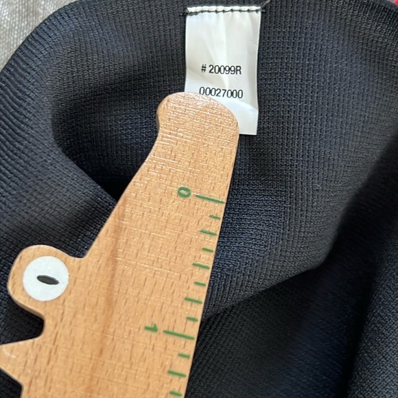 Spanx Women’s Black Camo Cropped Leggings - Picture 7 of 7